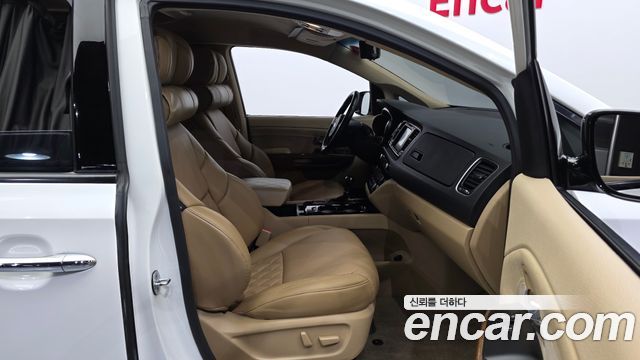 Kia Canival 2016 — photo 16