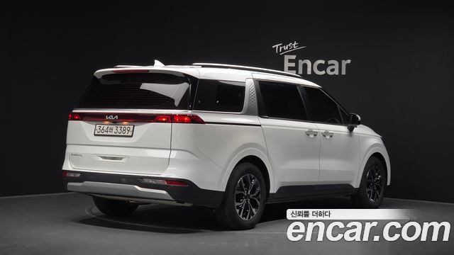 Kia Canival 2023 — photo 2
