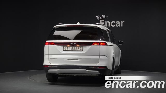 Kia Canival 2023 — photo 4