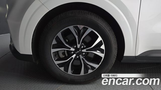 Kia Canival 2023 — photo 5