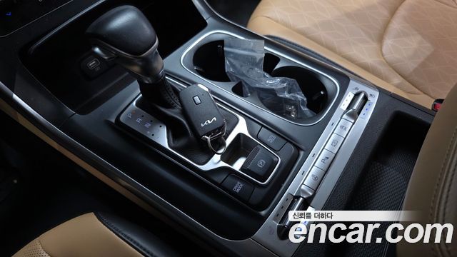 Kia Canival 2023 — photo 9