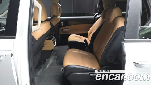 Kia Canival 2023 — photo 11