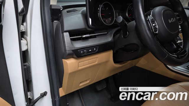 Kia Canival 2023 — photo 13