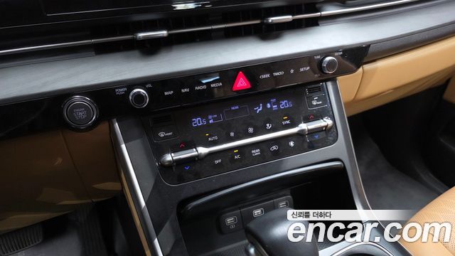 Kia Canival 2023 — photo 17