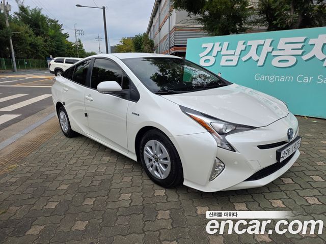 Toyota Prius 2018 — photo 2