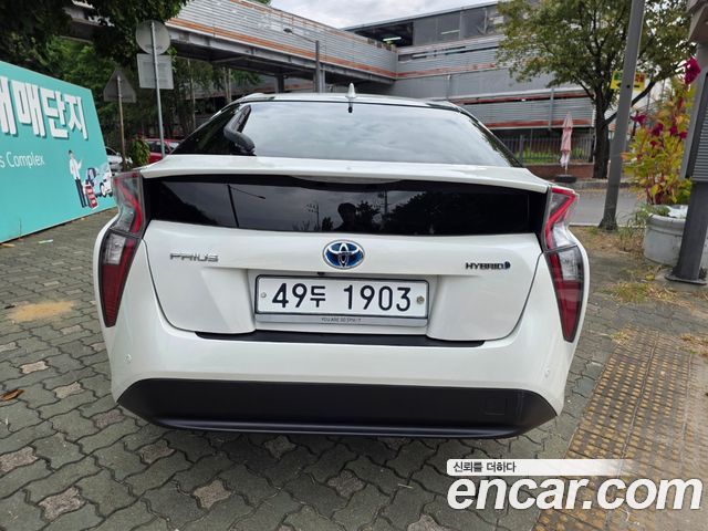 Toyota Prius 2018 — photo 4