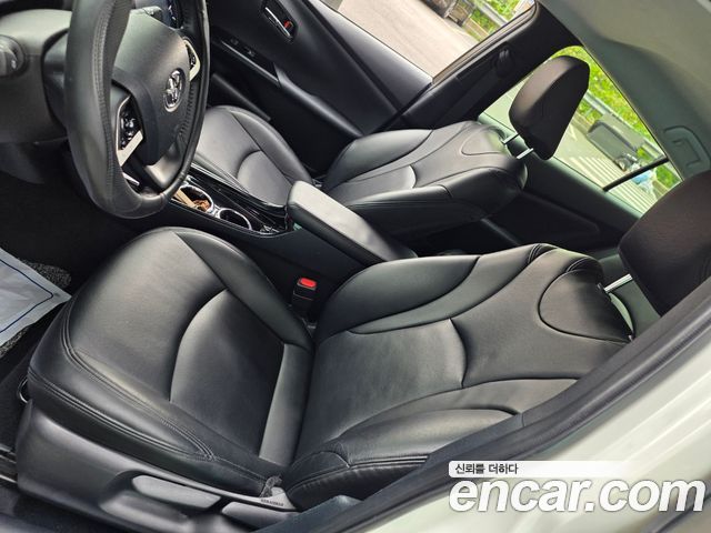 Toyota Prius 2018 — photo 9