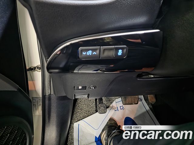 Toyota Prius 2018 — photo 16