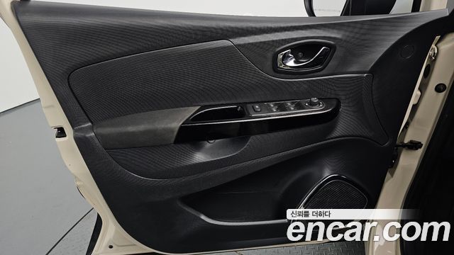 Renault Korea QM3 2014 — photo 14