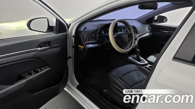 Hyundai AVANTE 2016 — photo 10