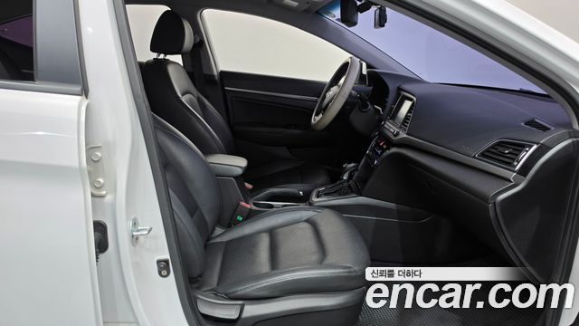 Hyundai AVANTE 2016 — photo 11
