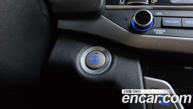 Hyundai AVANTE 2016 — photo 17