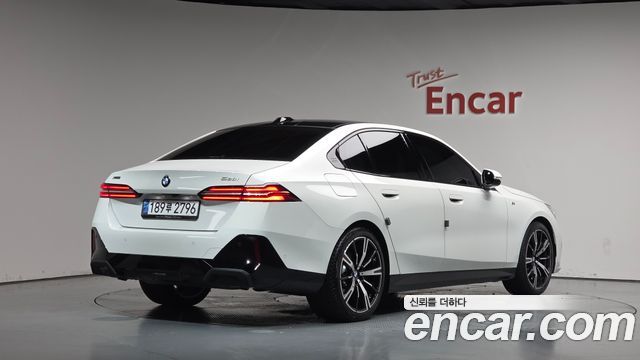 BMW 5-Series 2025 — photo 2