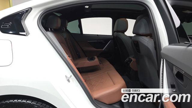 BMW 5-Series 2025 — photo 17