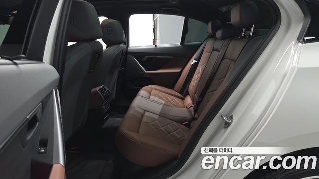 BMW 5-Series 2025 — photo 18