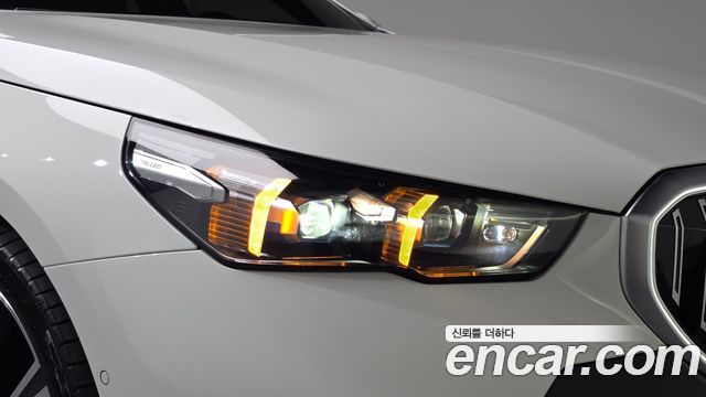 BMW 5-Series 2025 — photo 8
