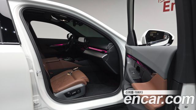 BMW 5-Series 2025 — photo 16