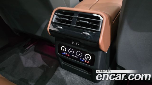 BMW 5-Series 2025 — photo 32