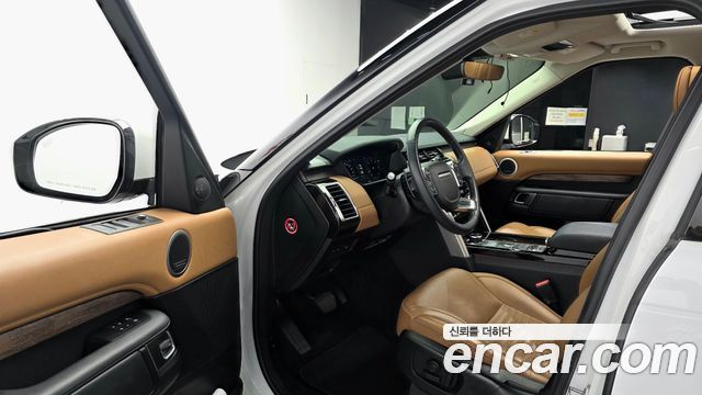 Land Rover Discovery 2018 — photo 13
