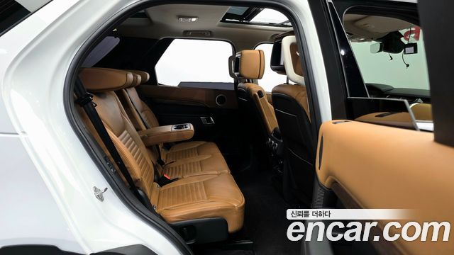 Land Rover Discovery 2018 — photo 17