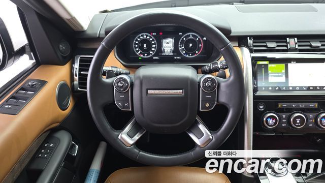 Land Rover Discovery 2018 — photo 19