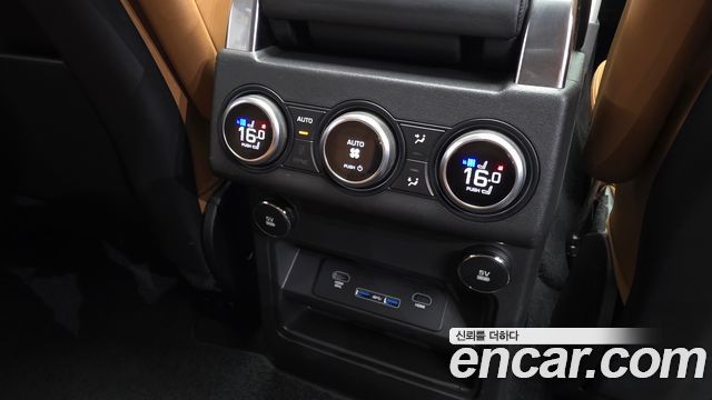 Land Rover Discovery 2018 — photo 24