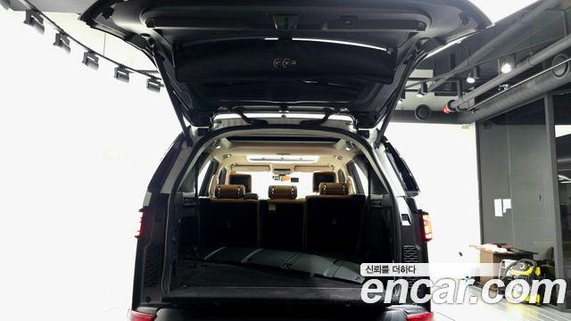 Land Rover Discovery 2018 — photo 26