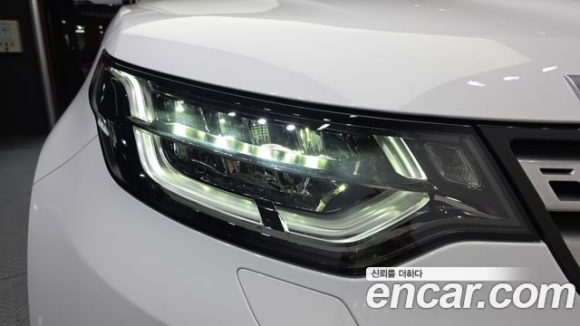 Land Rover Discovery 2018 — photo 8