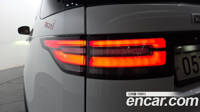 Land Rover Discovery 2018 — photo 9