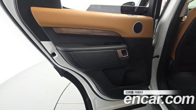 Land Rover Discovery 2018 — photo 15