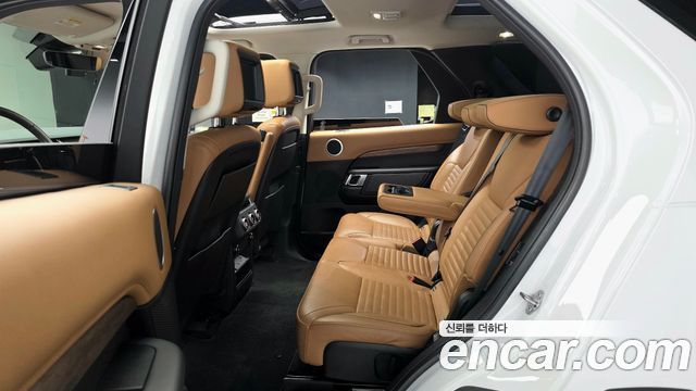 Land Rover Discovery 2018 — photo 16