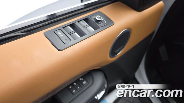 Land Rover Discovery 2018 — photo 27