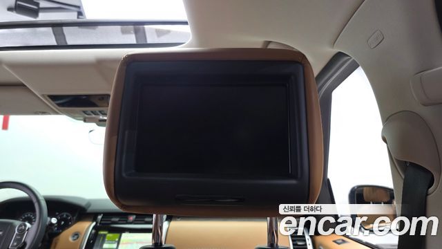 Land Rover Discovery 2018 — photo 30