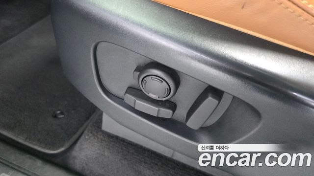 Land Rover Discovery 2018 — photo 33