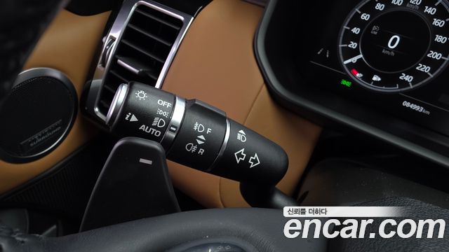Land Rover Discovery 2018 — photo 37