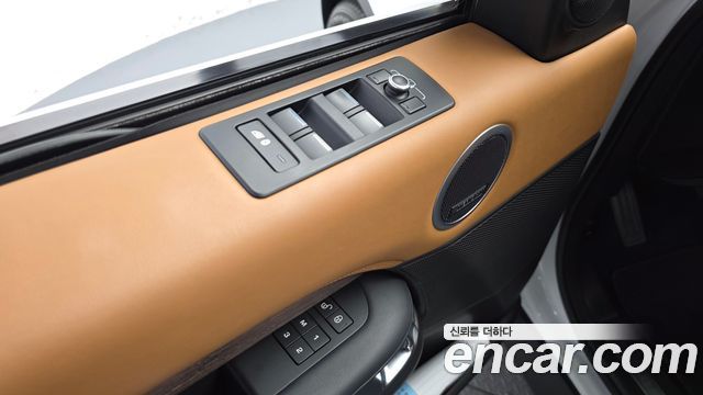 Land Rover Discovery 2018 — photo 38