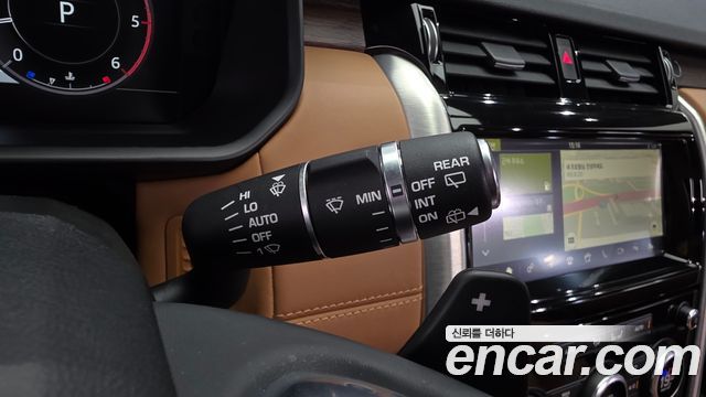 Land Rover Discovery 2018 — photo 39