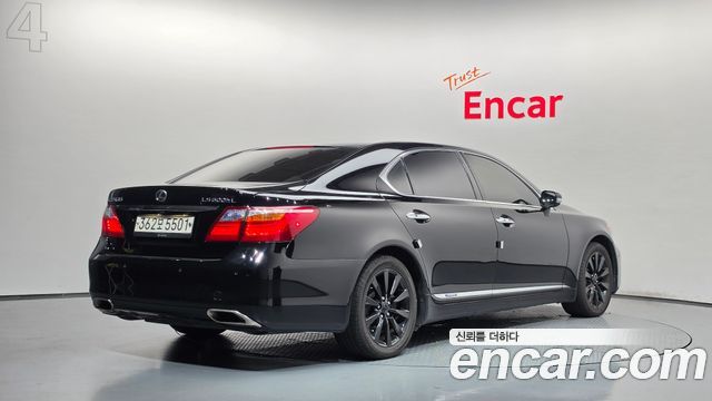 Lexus LS 2011 — photo 2