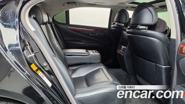 Lexus LS 2011 — photo 12
