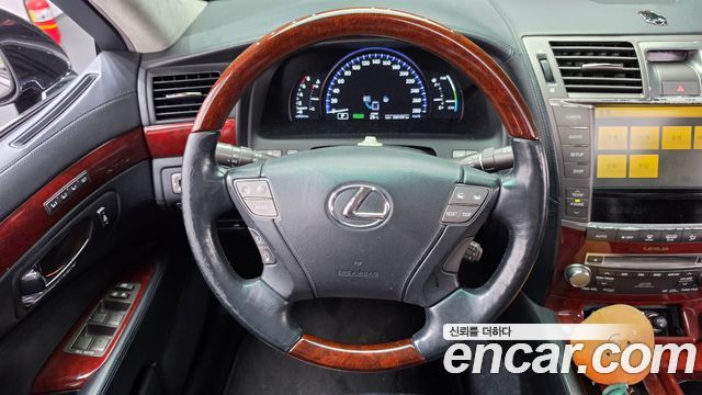 Lexus LS 2011 — photo 13