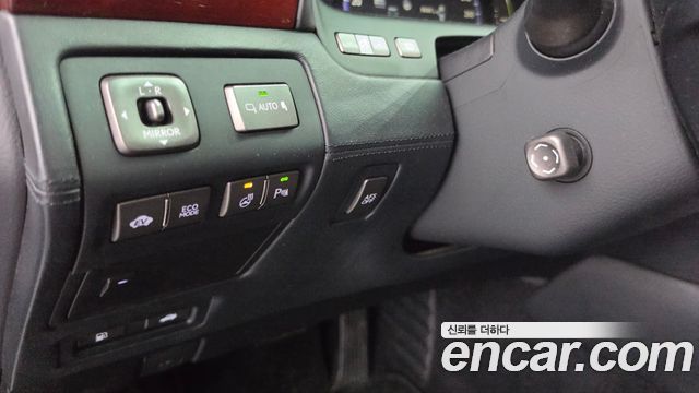 Lexus LS 2011 — photo 14