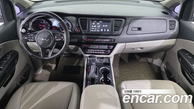 Kia Canival 2019 — photo 10