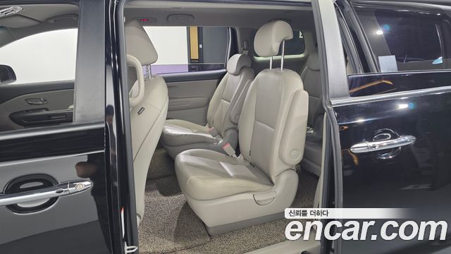 Kia Canival 2019 — photo 17