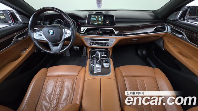BMW 7-Series 2018 — photo 10