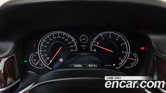 BMW 7-Series 2018 — photo 11