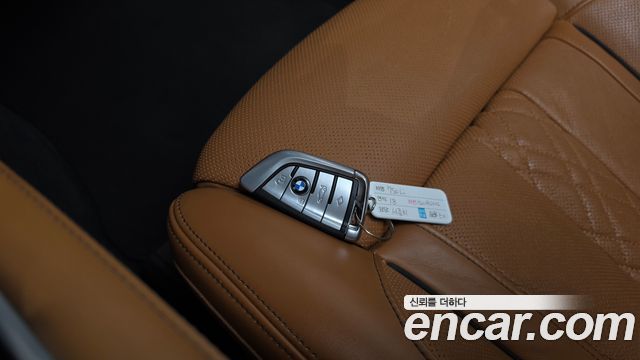 BMW 7-Series 2018 — photo 21