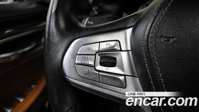 BMW 7-Series 2018 — photo 23