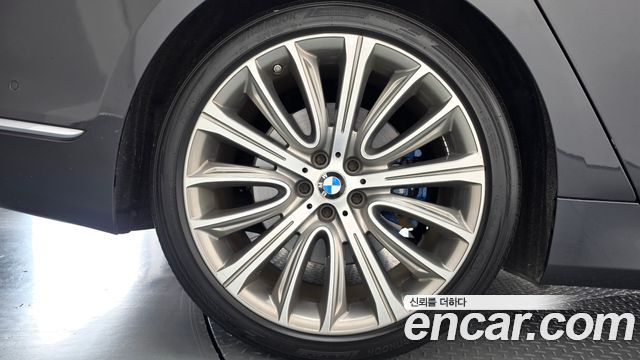 BMW 7-Series 2018 — photo 7