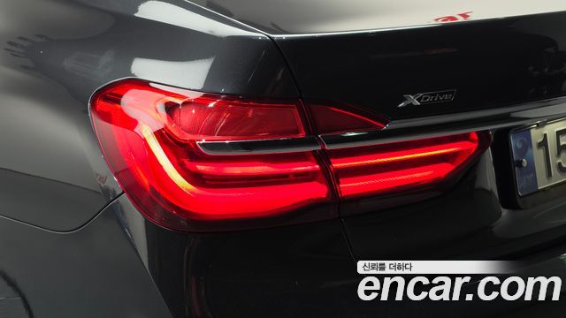 BMW 7-Series 2018 — photo 9