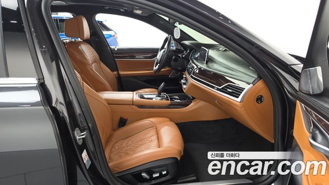 BMW 7-Series 2018 — photo 16